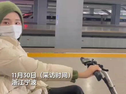 轮椅夫妻分享高铁无障碍出行,12306自动识别残疾证,匹配无障碍座位方便宽敞,“希望能鼓励到更多残疾人勇敢出行”(来源:@杰锅 )@抖音小助手