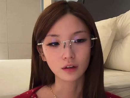 金惠敏今日开播回应舆论,全程并未回应弹幕上出现的抄袭。#金惠敏出道 #金惠敏 #舆论#直播间录屏 #抄袭