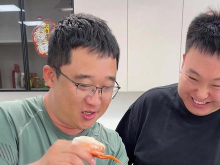 罗氏虾不仅个个带虾黄 虾钳子里面也全都是肉#罗氏虾 #小范海鲜