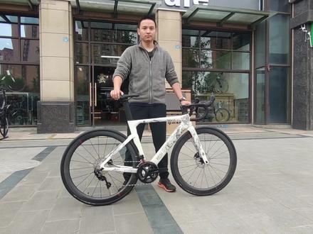 全隐藏走线一体把,气动碟刹公路车架组,禧玛诺r7020油碟大套,luce培林直拉2比1碟刹45mm框高碳刀,马牌ultrasport 28mm外胎#公路自行车 #自行车推荐 #中国风 #坎普 #camp
