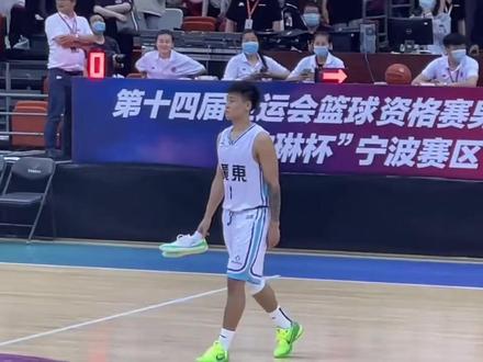 论宠粉,不瞒大家说,黑睿深得人心,真的是宠粉第一人#篮球#cba#dou来cba#广东宏远#赵睿