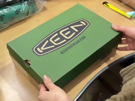 🇰🇷专柜keen熊猫色开箱,百搭又经典的颜色,来韩国怎么能不买一双600➕的keen呢#keen #keen鞋子 #韩国买手 #韩国