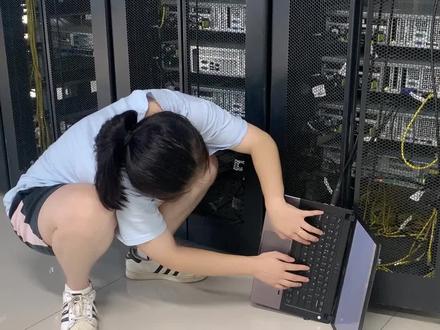 蓝牙无线console你用过吗?#服务器#运维 #数据中心 #IT #硬件 #机房 @DOU+小助手