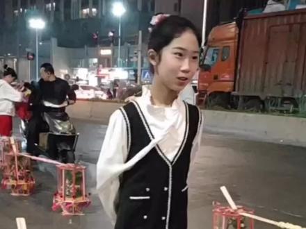 潮汕民俗挑花篮,谷饶镇华里二房花篮队路训#潮汕民俗文化 #潮汕女孩