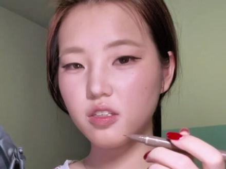 第一次录真的感觉录的剪的都不是很好 大家有什么建议能打在评论区嘛🙏#单眼皮肿眼泡 #大学生化妆 #美妆过程分享 #美妆小尝试