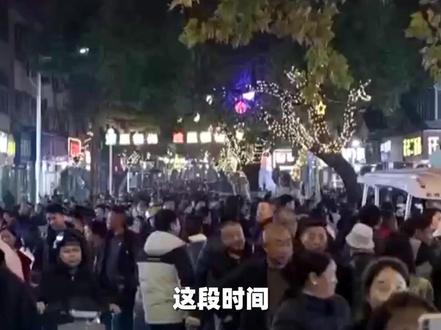 这段时间,安徽广德市由炖锅、奶茶、桃酥组成的“广德三件套”火了,吸引了长三角大批游客前来跨省打卡。随着沪苏湖高铁通车,广德这个地处苏浙皖三省八县交界处的小县城,也融入了长三角“一小时经济圈”。#上联播啦