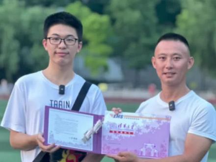 采访辰溪一中高考状元:许洲沅,2023年应届生考入清华大学,祝贺🎉许洲沅同学成为辰溪县黄溪口六乡一镇首位考入清华大学的瑶乡学生!#高考喜报 #金榜题名 #清华大学 #本地新闻 #辰溪