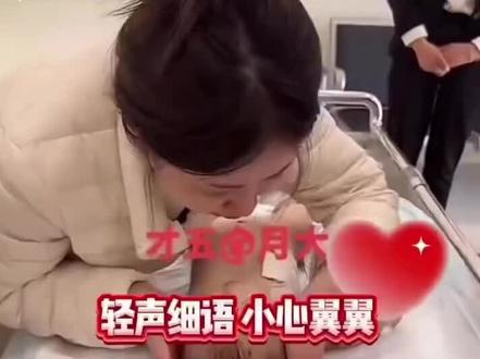 #小洛熙 #小洛熙妈妈 #小洛熙事件 今日不做看客,因为我们都是妈妈,知道为什么她这么克制 这么冷静吗 这是她求了好久好久 再三保证不会大吵大闹才见到自己的孩子#小洛熙爸爸