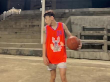 我以为我忙起来就不会想你了 结果白天欠的夜里全补上了