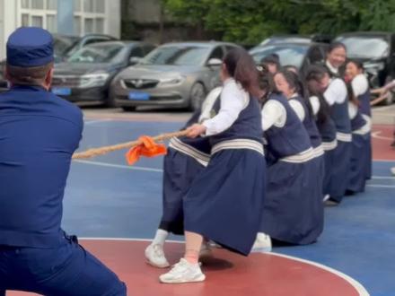 消防员和老师拔河,结局令人意想不到 @凉山消防 #消防员和老师拔河 #消防员的日常 #消防宣传月