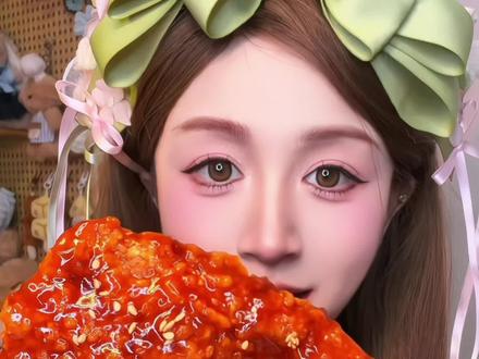 挑战留剩饭给妹妹开号的第二天!大鸡排就吃三口! #解馋 #咀嚼音 #妈呀太香了 #根本停不下来 #深夜偷吃