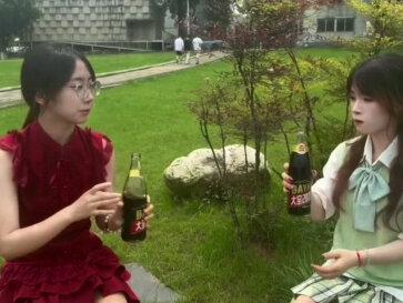 大窑20香真的绝了!果味超级浓郁,口感和颜值都完全在线!真的很推荐!(对啦对啦!看到中间有舞蹈💃一定要留意哦~)#大学生营销大赛
#大窑饮品 #大汽水喝大窑