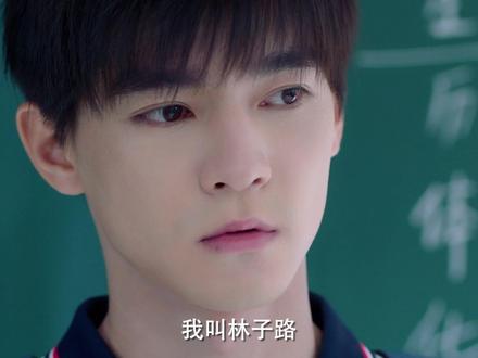 同桌坐久了都会产生感情吗?#学生时代的高甜瞬间 #校园生活 #网剧同学你什么时候从我家搬走 #同学你什么时候从我家搬走开播