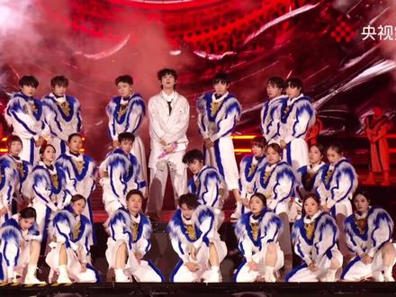 #央视鸿蒙星光盛典 ,早安超燃演绎《麒麟》,唢呐骤响,如破晓惊雷。