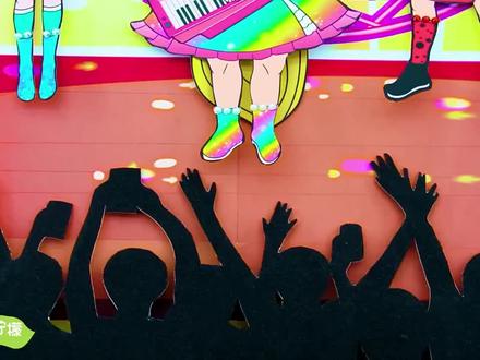 歌手太胖踩塌了地板,队友帮忙艰难减重