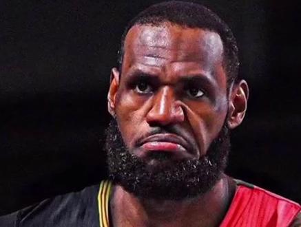 詹姆斯的四枚总冠军戒指你都见过吗#NBA#男人的玩具#北京人#礼物推荐