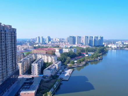 沙洋县,隶属湖北省荆门市,地处汉江中下游,江汉平原北端,东临汉江与钟祥市、天门市隔江相望;西濒漳水,与当阳市毗临;南滨长湖,与荆州、潜江交界。 #沙洋 #航拍 #湖北荆门