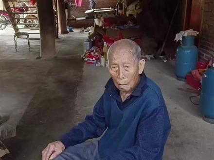 102岁爷爷从小喝井水,老罗去清洗,绵绵不断井水养育世世代代人 #古井 #清洗古井