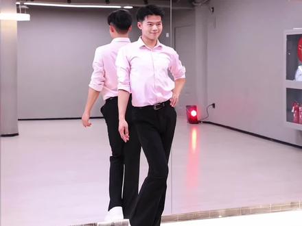 全网爆火的#高尔夫摇 快跟着镜面原速跟练起来!#卡点舞 #舞蹈教学 #高尔夫瘾犯了来跳高尔夫舞 #抖音潮流舞蹈大赛