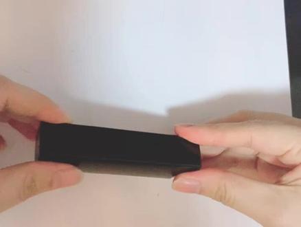 ###手绘 #画画 #河神大人求收养 镜玄第一次用口红画画的感受是……每一笔都是心疼的感觉!