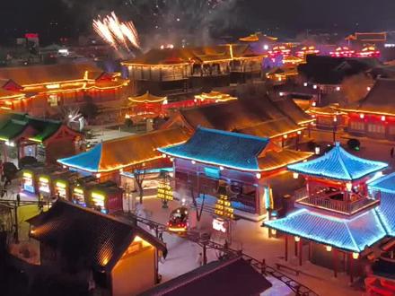 抖音记录美好生活,其实还是有遗憾的,要是能找个人一块儿去看这么美丽的烟花秀又何尝不是一种幸福#古城夜色