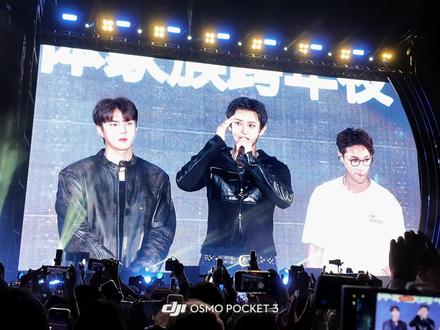 在2025年的最后看到了艺兴,灿烈和世勋,圆满了🥹
(没有网,不能准点发)#exo #染色体 #香港跨年 #染色体跨年 #张艺兴