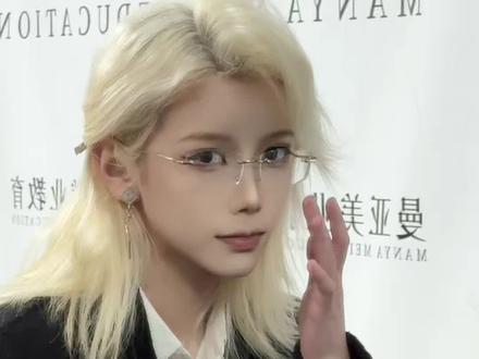 村里有村里的规矩 #回村前vs回村后 #曼亚美业教育 #化妆学校 #00后老师