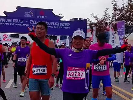 2023南京马拉松安全完赛~收获第28枚完赛奖牌!第一视角直拍记录~终点领取完赛物资#南马因你而精彩#南京马拉松