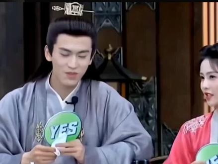 张凌赫偷瞄白鹿#娱乐#明星