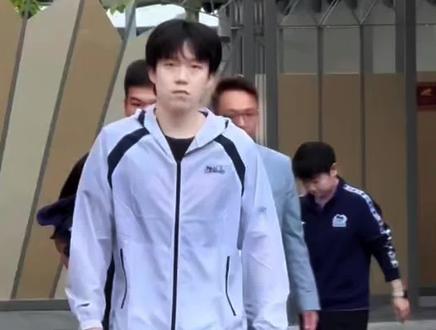 莎莎楚钦同框出席晚宴👏#孙颖莎#王楚钦