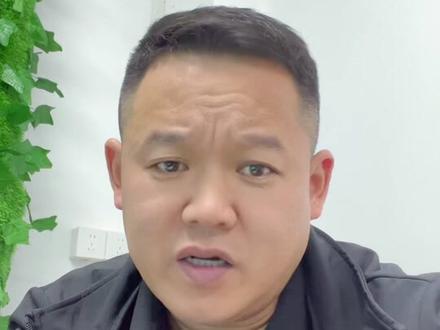 听说今年开始流行弯刀裤了