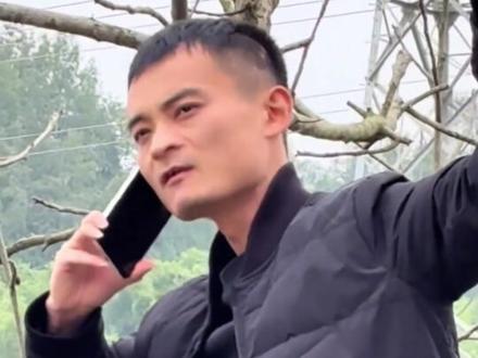 南充坤哥有两副面孔 #南充坤哥 #翻唱 #气质哥 #抽象