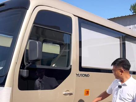 突然发现一个关车门的小问题#丰田考斯特 #宇通T7 #抖音汽车 #抖音创作者激励计划 @DOU+小助手