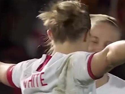 门将要开始怀疑人生了!在2023年女足世界杯预选赛欧洲区D组
第六轮的一场比赛中,英格兰女足主场20-0狂胜拉脱维亚女足
#女足世预赛英格兰20比0大胜 #女足世界杯 #以球之名