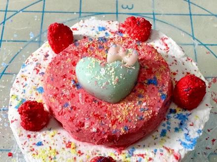 粉笔蛋糕制作教程,不是粘土买不起 而是粉笔更有性价比。公主殿下请点赞!#创作灵感 #图文种草机 #手工diy #粉笔蛋糕制作教程 #自制礼物