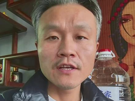 液蜡有毒,液蜡致癌,液蜡对水生物有危害,液蜡是危化品,液蜡运输得按危险货物运输,今天我就给大家把这些网络谣言一一击破,
你有没有想过,你家的厨灶燃料、洗涤剂、甚至护肤品里,可能都有它的身影?它可以用于生产氯化石蜡、洗涤剂、乳化剂、分散剂、增塑剂、润滑脂、厨灶燃料等,液蜡的用途非常广泛,而且安全性有据可查!
根据国家能源集团官方发布的安全数据表显示:
第一, 它未被列入《危险化学品目录》,运输按普通货物处理;
第二,包装可以用塑料桶,安全便捷;
第三, 毒性、皮肤刺激、吸入危害,水生物危害等多项指标均为“无”;
第四, 推荐用途中明确包括厨灶燃料,说明它在日常生活中是完全可以安全使用的!
网上有人说它“有毒、危险”,其实是不了解它的成分和规范用途。正规生产的液蜡,在正确使用下,不仅安全,还是很多行业离不开的原料。
所以,下次再听到有人说“液蜡危险”,你可以理直气壮地告诉他:
“科学数据在这里,别信谣言,信事实!”#液蜡 #厨灶燃料 #新能源燃料 #植物油 #非危化品