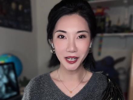 3分钟说清楚2025白银金融大战:还值得投资吗? 临近2025年底,白银突然上演今年最激烈的金融大战,到底谁是背后推手?为什么发生在现在?还能不能投资白银?3分钟帮你说清楚#零距离看懂财经 #燃起来了大国重器 #白银 #贵金属 #白银价格剧烈波动