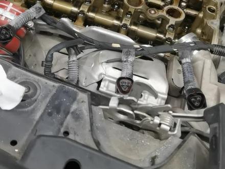 标志3008 1.6 T检修发动机异响,更换正时链条套装,解决问题
正时标记:首先先把曲轴定位销定好,此时缸体活塞应该是处于同一个平面,可以检查一下。其次,用专业工具卡住近排凸轮轴,有些在卡住凸轮轴时出现位置不对,先不要管他,可以先把链条松掉,然后调整凸轮轴位置,使专业工具轻松的卡到定位位置,此时可以观察进排气凸轮轴字面朝上,同时也要留意一下进气门vvt调节轮的安装。#发动机维修 #专业维修保养