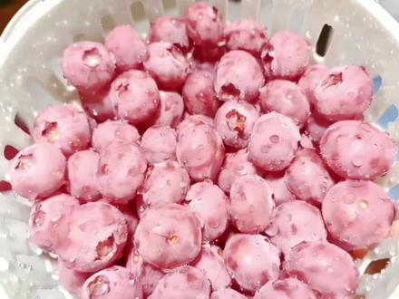 谁还没有吃过粉色蓝莓 #蓝莓 #粉色蓝莓