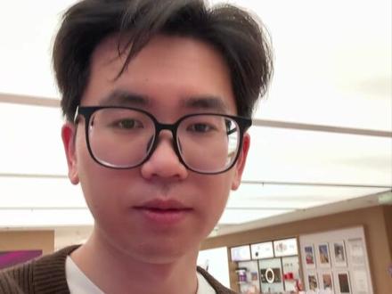 线下店实拍揭秘!无折痕居然真给OPPO你小子做到了啊?? #oppofindn6 #findn6无感折痕 #全球最平整折叠屏OPPOFindN6 #国产手机率先推出无感折痕手机