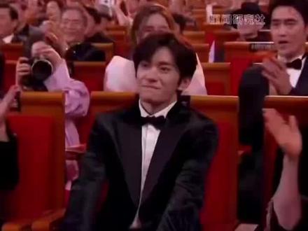 易烊千玺四次提名金鸡终于获奖#上热搜