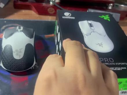 普通玩家上手“毒蝰V2 Pro”真实体验感受:定位精准、轻得离谱、体验丝滑!#毒蝰v2pro #雷蛇