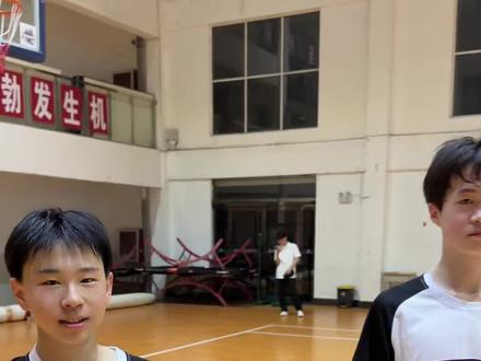 两位元老后卫的对决⚡️你更支持哪位呀!请打在评论区#无兄弟不篮球 #篮球切磋