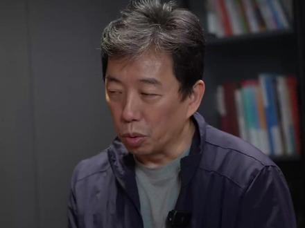 摩尔线程为什么去理财?沐曦上市是否可以大力支持?华为极有可能反超英伟达?今天一条视频给您讲清楚!(时间节点已经在视频下方标注)
在未来,芯片将会进入一个全新的时代!不再是以单个芯片论英雄,而是更考虑集成芯片的效率,而华为在此有巨大优势。同时,中国将大力发展芯片产业,投入千亿扶持华为、阿里为首的第一梯队。而寒王、摩尔、沐曦作为第二梯队的产业也会得到丰厚的市场资源。芯片产业重点在哪?今天给您讲明白!#王煜全 #科技 #芯片 #摩尔线程 #沐曦