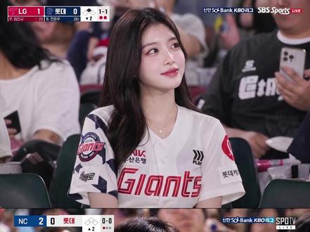 🇰🇷ins爆火韩国棒球赛抓拍视频|保姆教程
第一步,上传自己的照片(建议上传三张不同角度的),输入提示词1生图
第二部,上传刚才生成的图片,选择首尾帧,输入提示词2,生成视频
#韩国棒球女神 #AI#Chatgpt#韩女 #ins