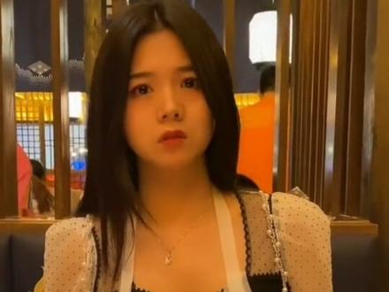朋友安排个相亲对象,心里很喜欢,吃饭时趁她上卫生间,在她碗上的筷子上放个火机暗示一下,谁知她什么也不说就走了。