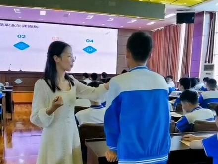 思南八中生涯规划辅导。#思南超哥说方言 @抖音小助手