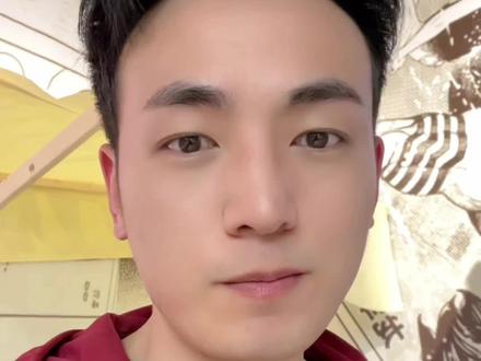 孙颖莎的一句话让女主持换上了温暖的棉服,今年央视跨年晚会的主持人都不再穿单薄的服装。不是服装变厚了,是人心更暖了。#孙颖莎 #主持人#棉服