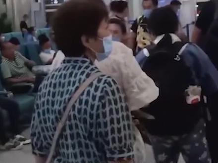 #春秋航空拒绝抑郁症患者登机 律师:公开大声询问病情或涉嫌侵权