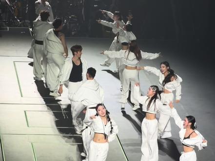 徐良你吃太好了叭!伴舞都太帅了🤩 徐良时间折叠巡演苏州场
2026届0523班🎓
歌曲串烧趴
不愧是总裁😎
#徐良 #时间折叠 #徐良苏州演唱会 #徐良串烧
